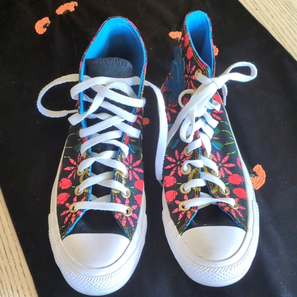 CONVERSE ALL STAR High Tops Mi Gente Capsule Floral Otomi Print - Main Image